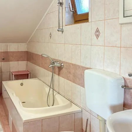 2 Bedroom Pet Friendly In Rab *