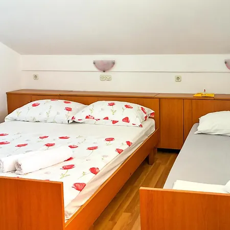 2 Bedroom Pet Friendly In Rab * 라브