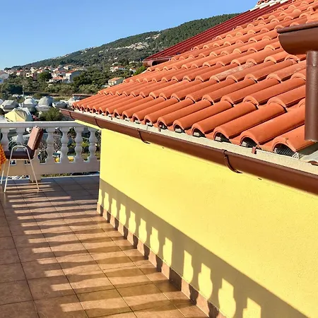 2 Bedroom Pet Friendly In Rab 아파트 *