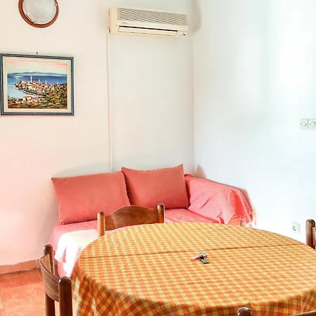 2 Bedroom Pet Friendly In Rab 라브