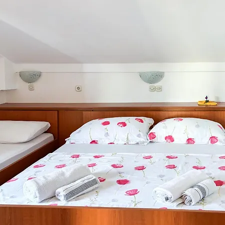 2 Bedroom Pet Friendly In Rab *